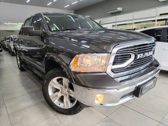 RAM CLASSIC 5.7 V8 GASOLINA LARAMIE CD 4X4 AUTOMÁTICO